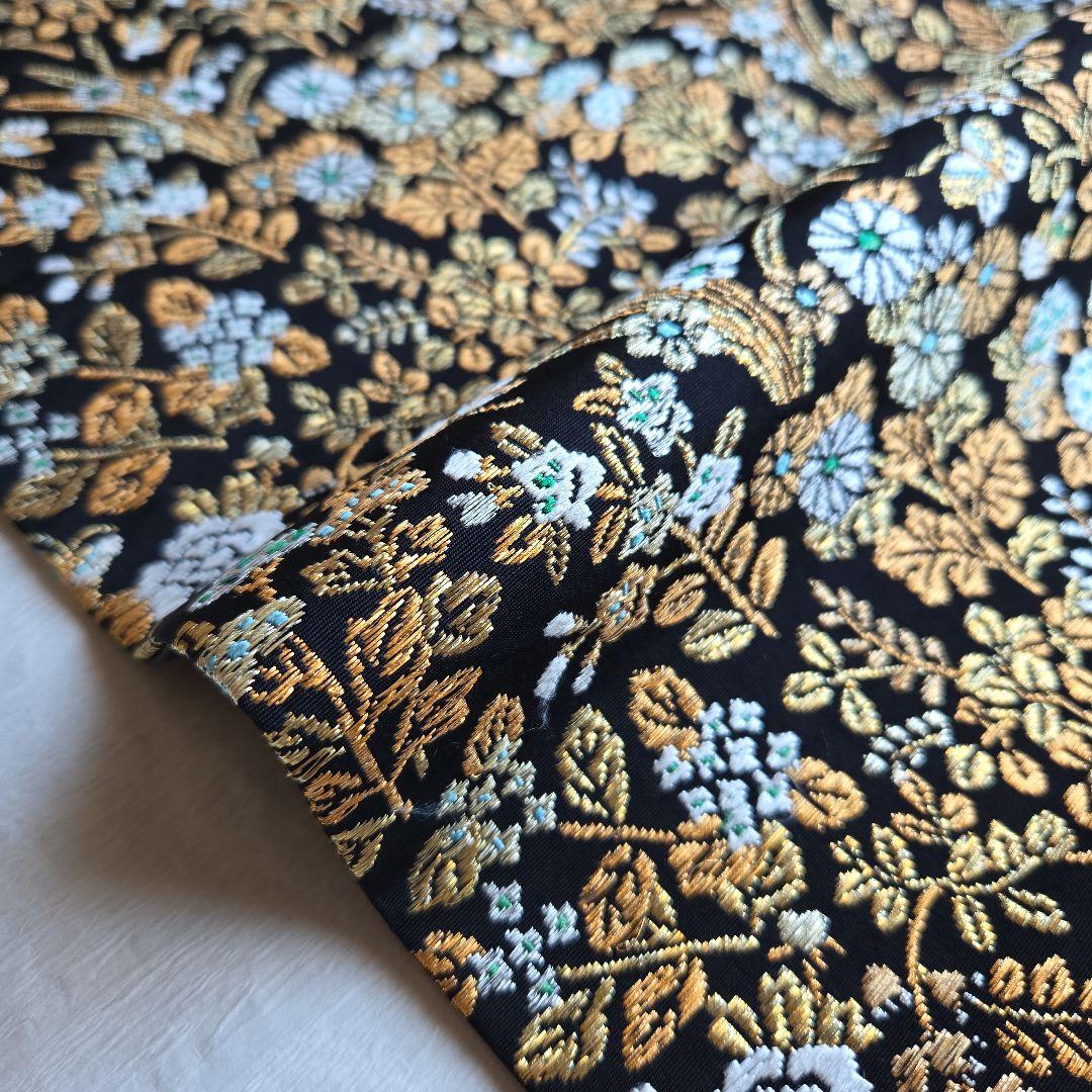 帯屋捨松　細かな煌めきを締める　草花模様の名古屋帯