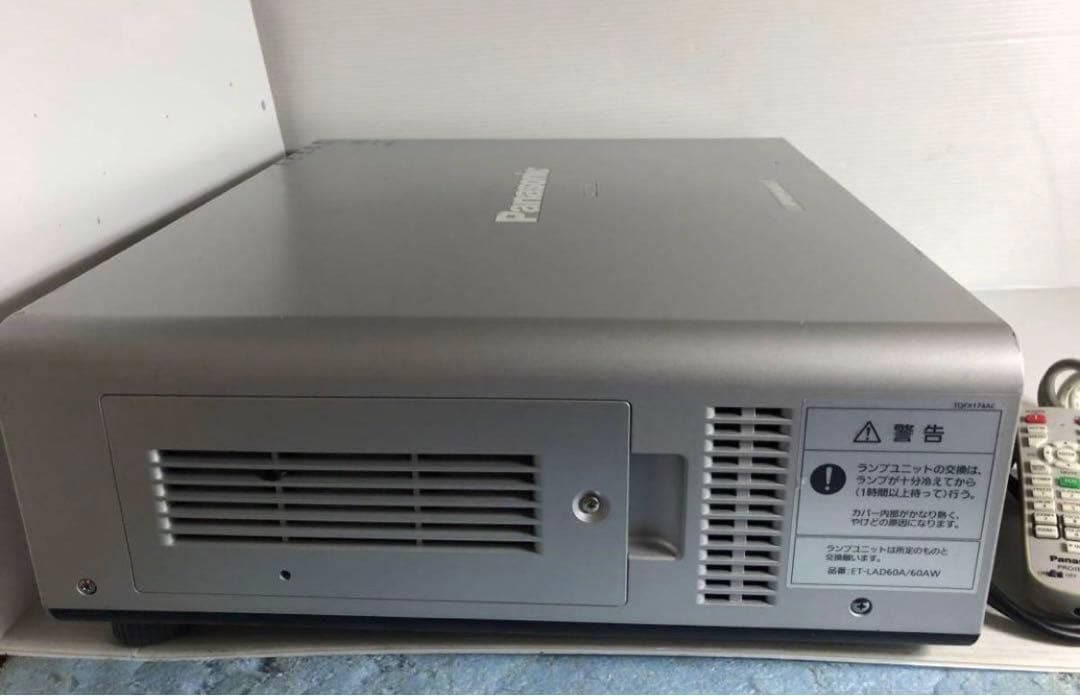 Panasonic PT-DX610S ★6500ルーメン　投写50-600型