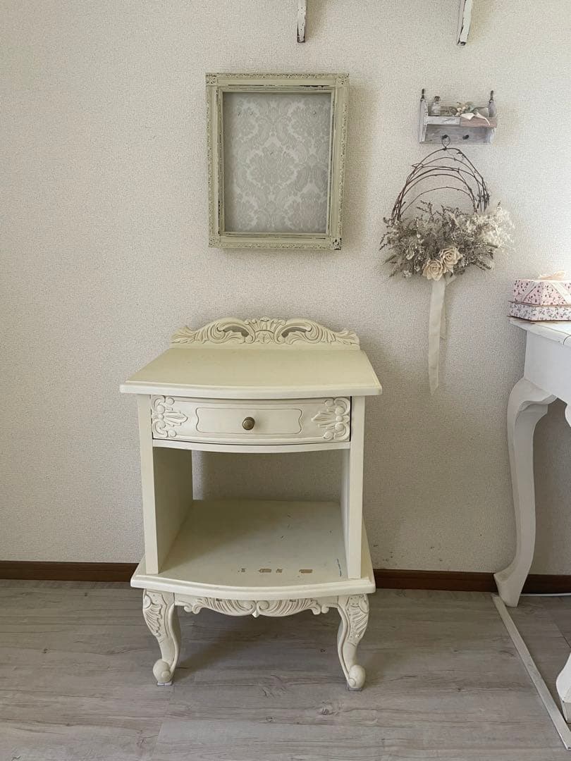 サイドテーブル　白　アンティーク調　ホワイト