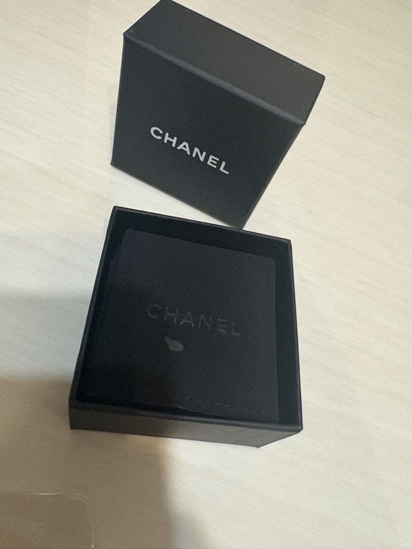 【お値下げ】CHANEL ロゴ入りゴールドピアス