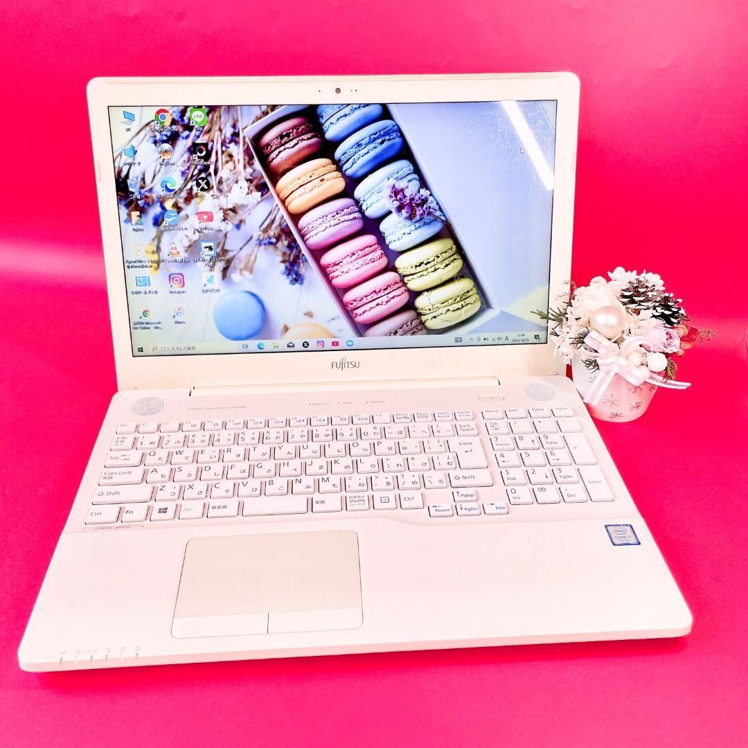 高性能Corei7✨️薄型ノートパソコン✨️快適SSD 可愛いホワイト✨️カメラ付き