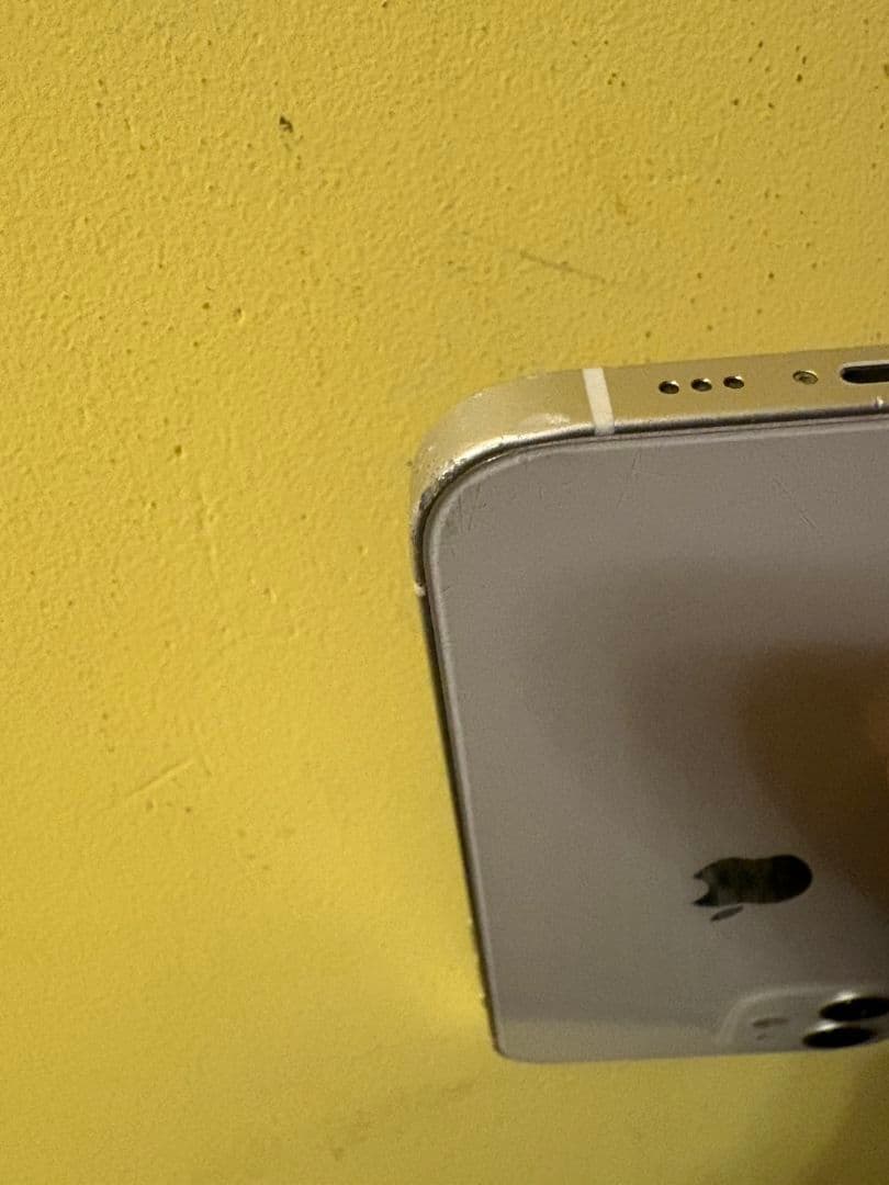 iPhone 12 64GB ホワイト docomo　SIMロックあり