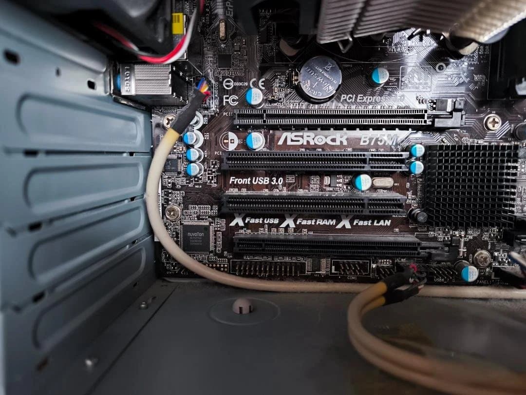 Win11/起動10秒/事務・動画向け/16GB/SSD256/BD/無線KB付