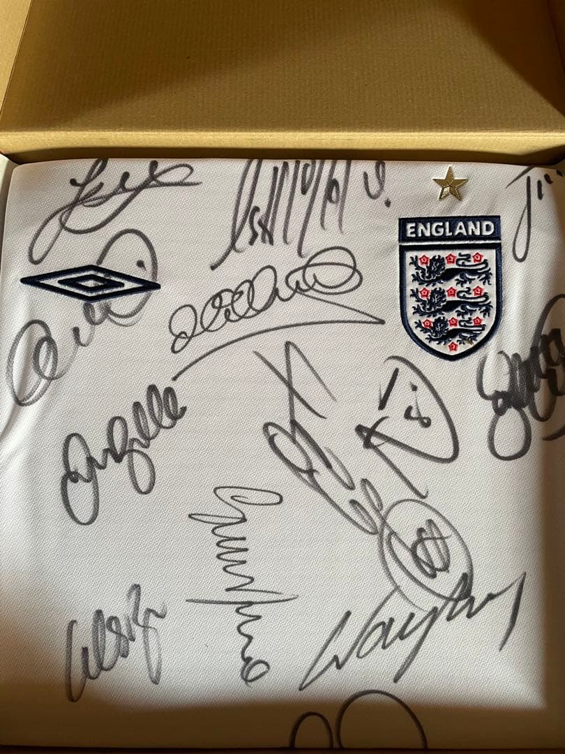 2005年サッカーイングランド代表 直筆サイン入りユニフォーム