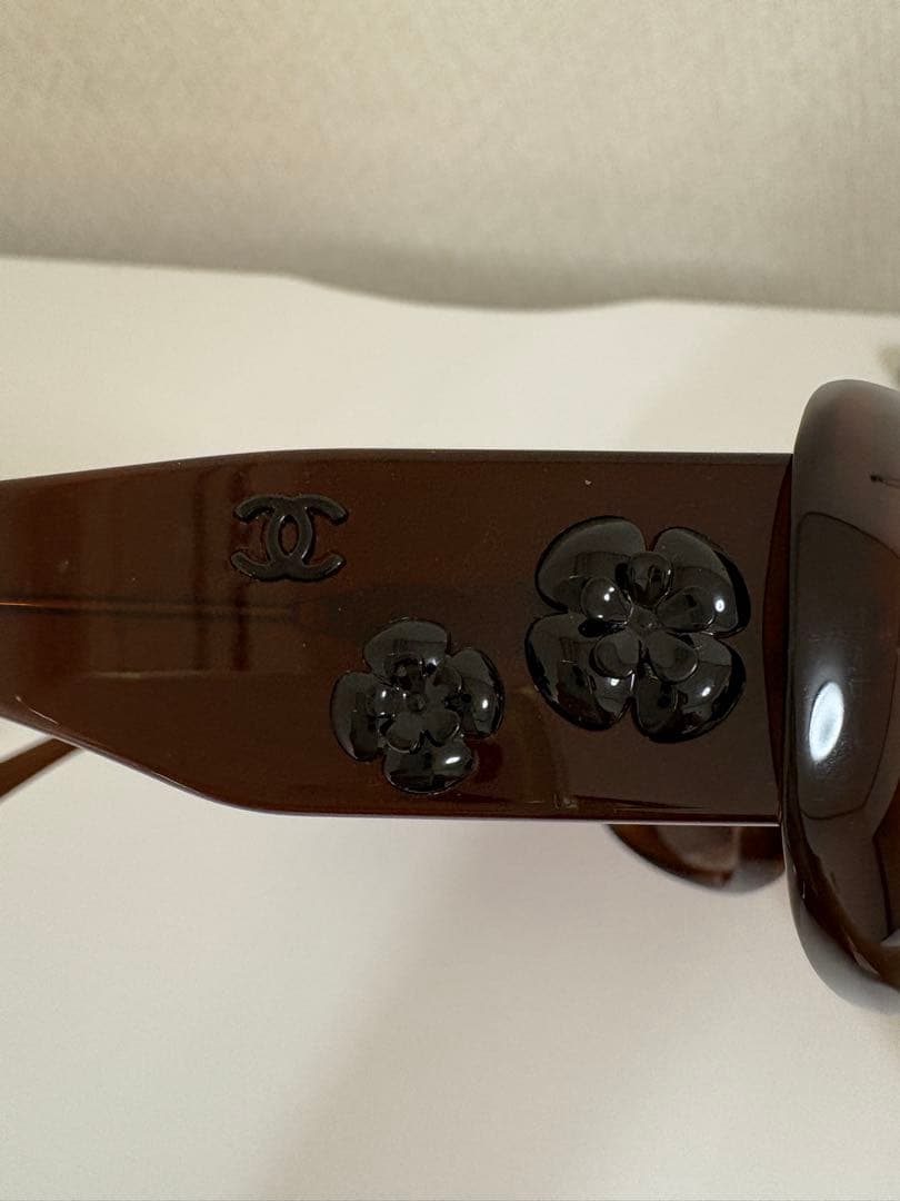 CHANEL カメリア柄　ブラウン サングラス