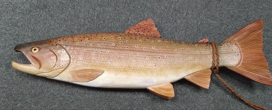 ブラウントラウト　木製　オブジェ