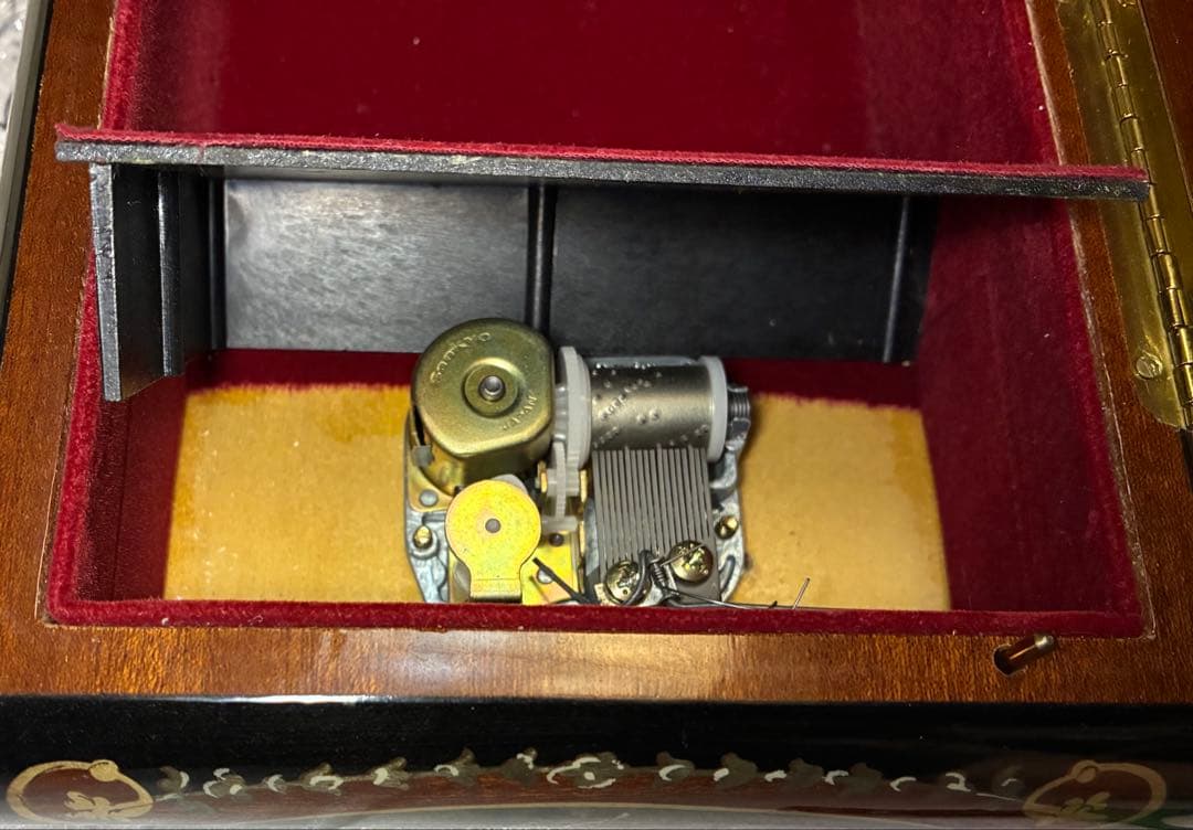 FPF★装飾的な木製オルゴールボックス★ イタリア製 象嵌 オルゴール★