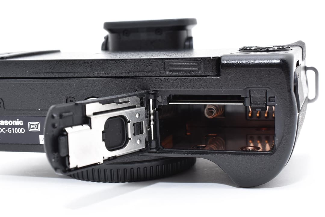 PANASONIC LUMIX DC-G100D ボディ 0214