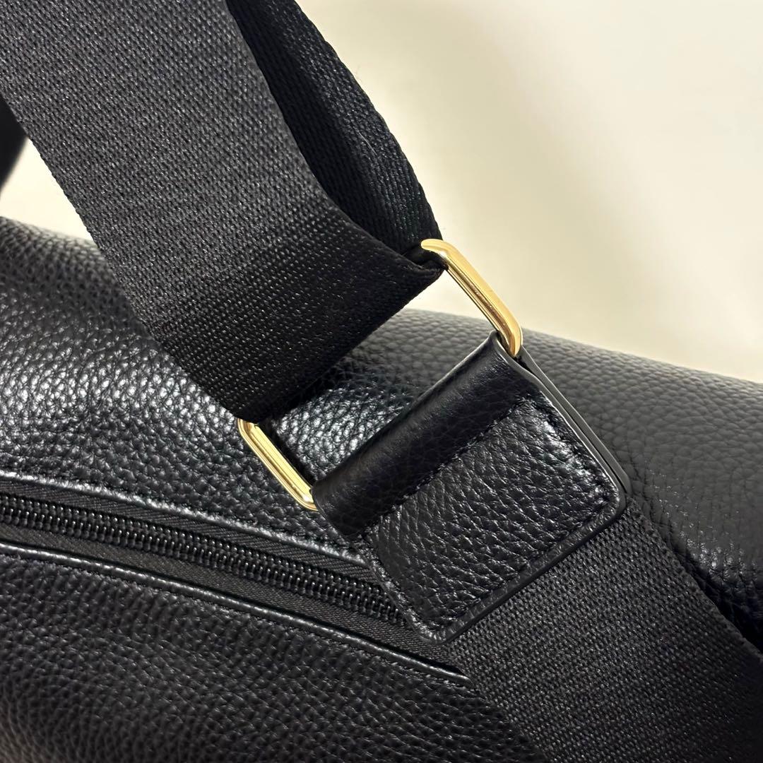 極美品 イアパピヨネ ワイドテープショルダーバッグ ボディバッグ 黒 ストーン