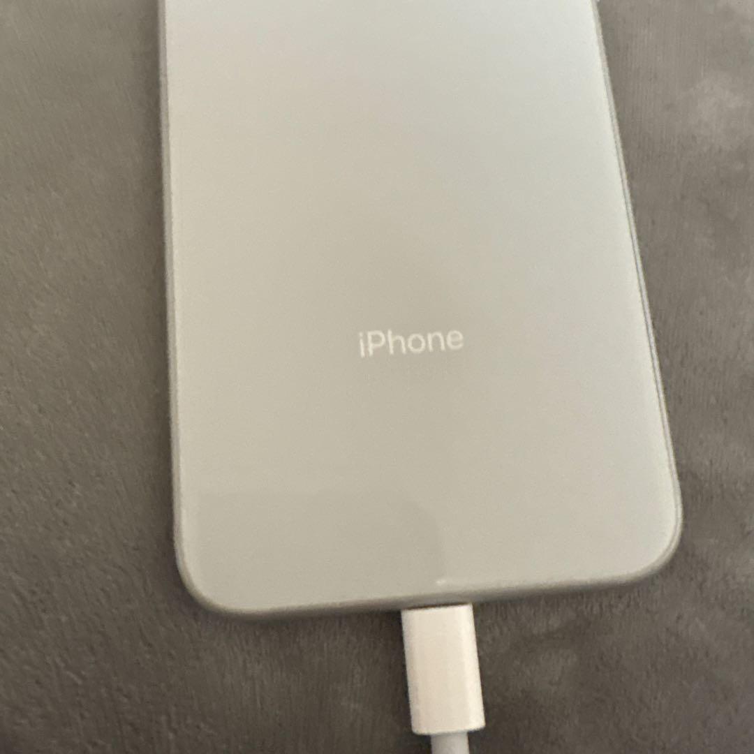 ②iPhone 8 64GB バッテリー74% SIMフリー