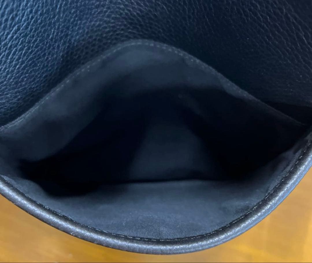 美品　バーバリー　ショルダーバッグ　斜め掛け　レザー　ブラック　レディース