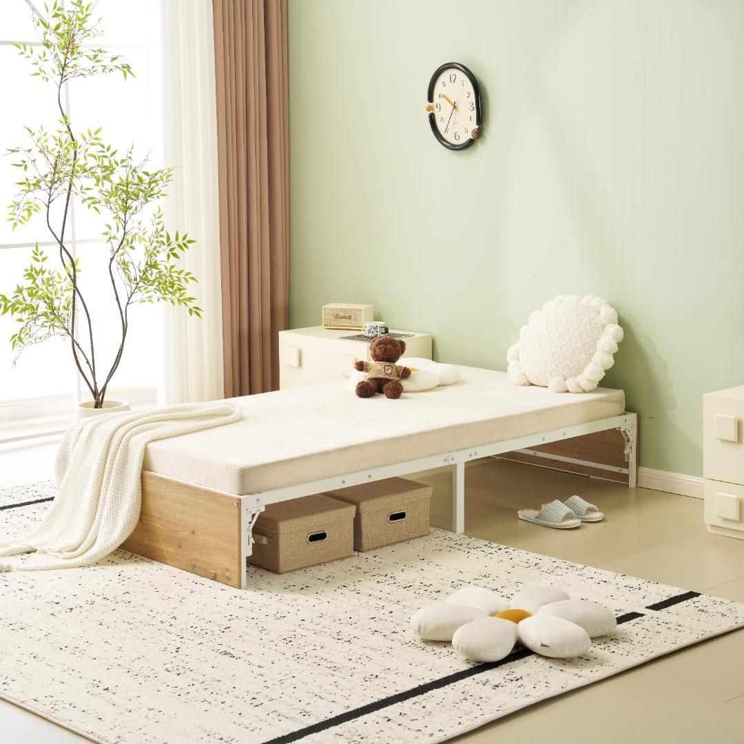 限定価格！パイプベッド 折りたたみ ベッドフレーム　コンパクト 折畳　WHITE