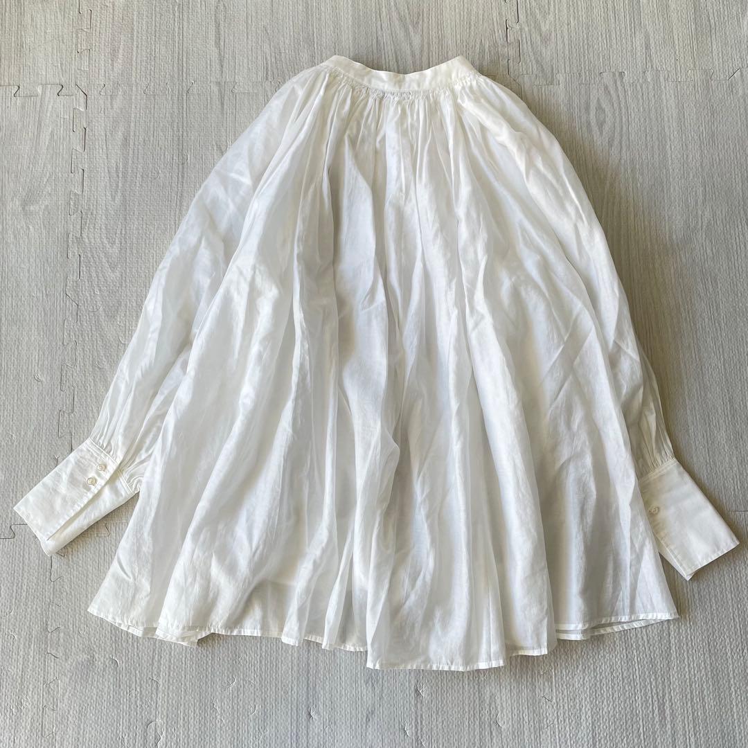 カレンソロジー　ギャザーボリュームブラウス　ボリュームスリーブ　白