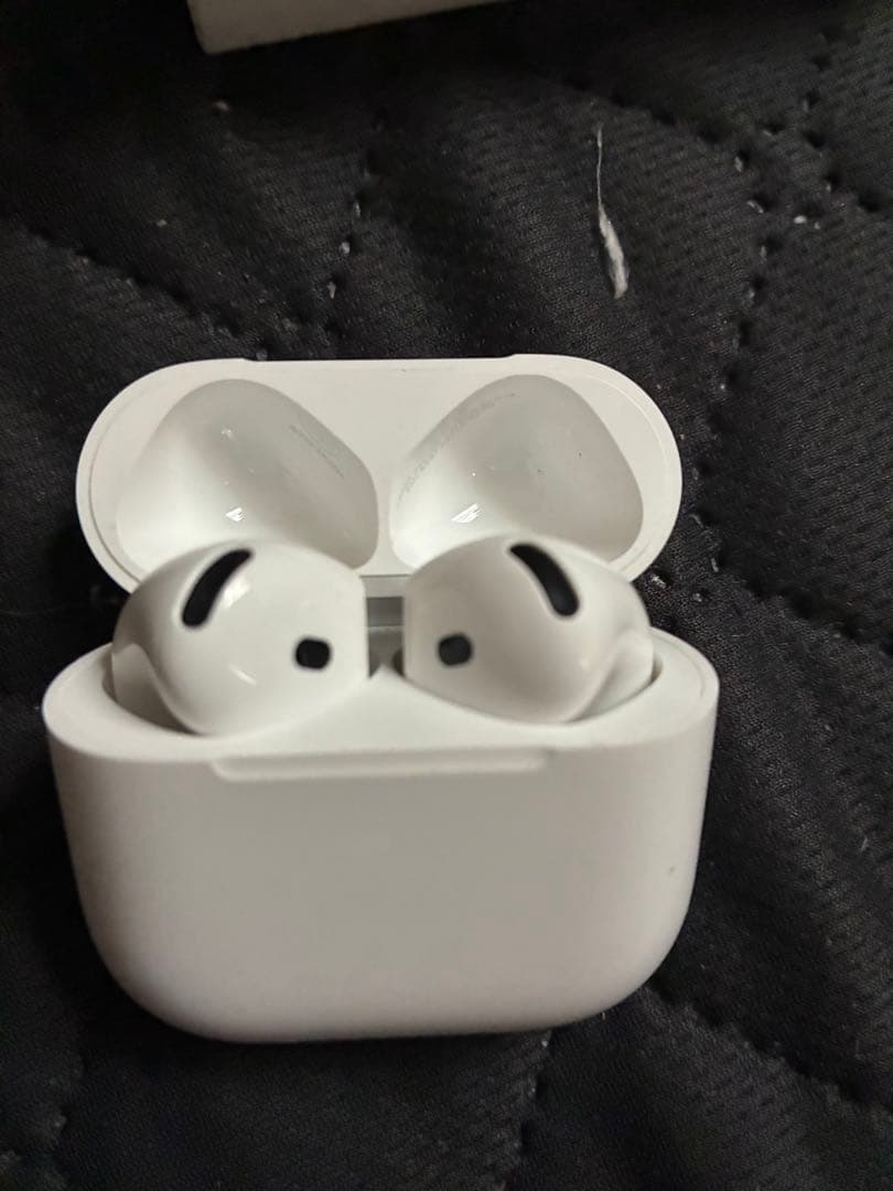 Apple AirPods ４　新品！ノイズキャンセリングあり