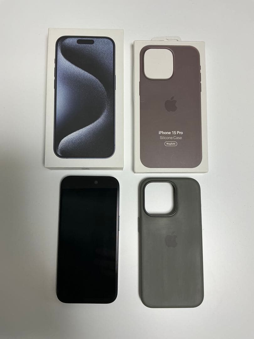 iPhone15pro＋Apple純正シリコンケース、社外ガラスフィルム付