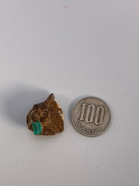 エメラルド原石　天然石