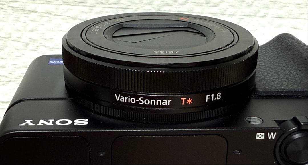 SONY DSC RX100M3 本体と付属品 バッテリー3個、充電器、ケース付