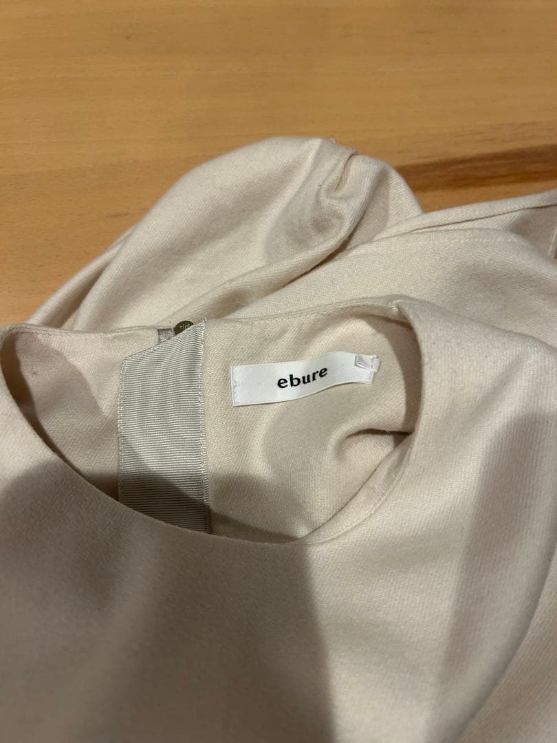 ebure アイボリー バルーン袖 トップス
