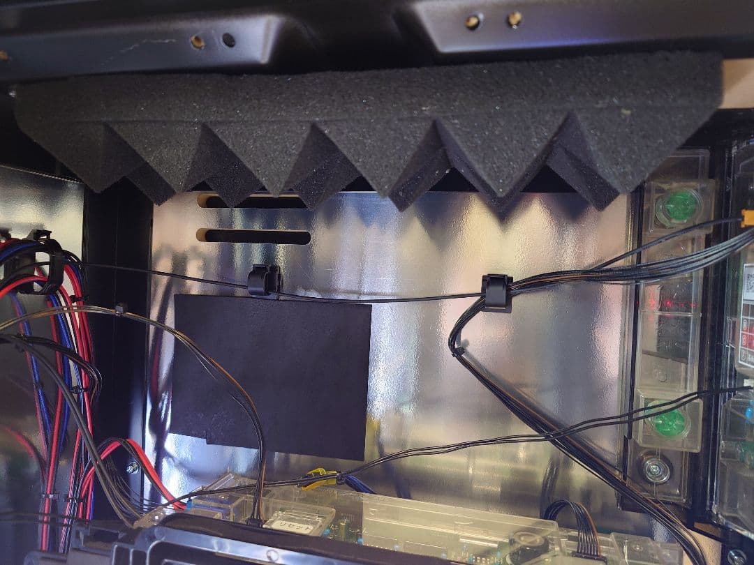 顔文字様向け商品　送料込　実機　 パチスロ ペルソナ5