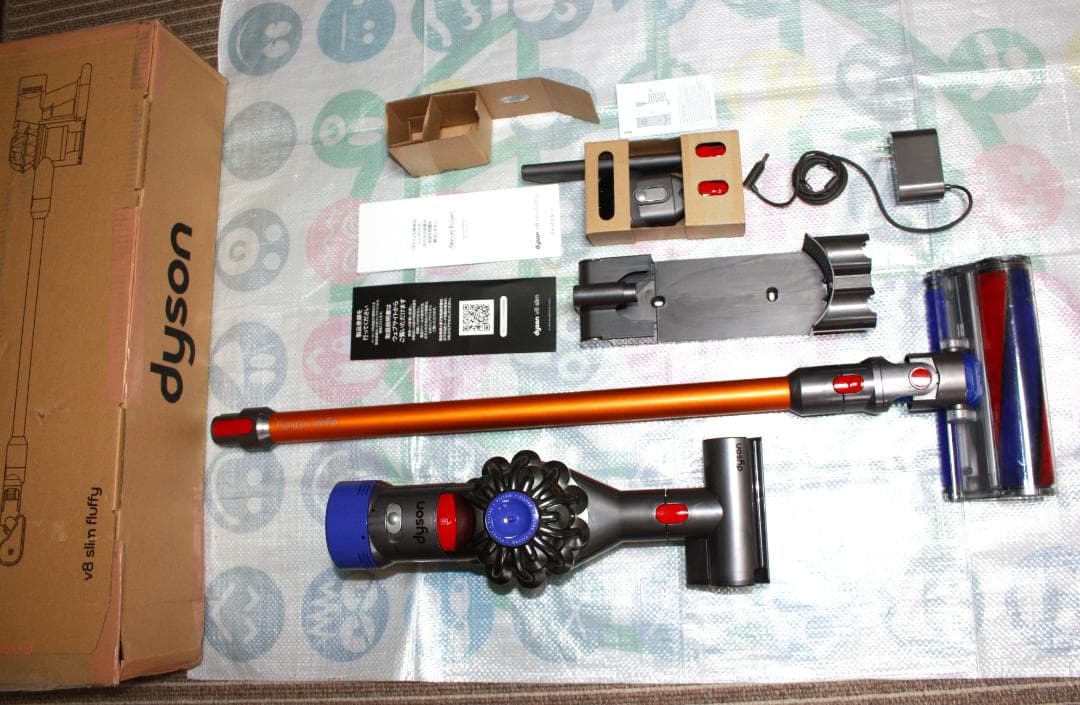 ダイソン Dyson V8 Fluffy スティッククリーナー 本体・付属品一式