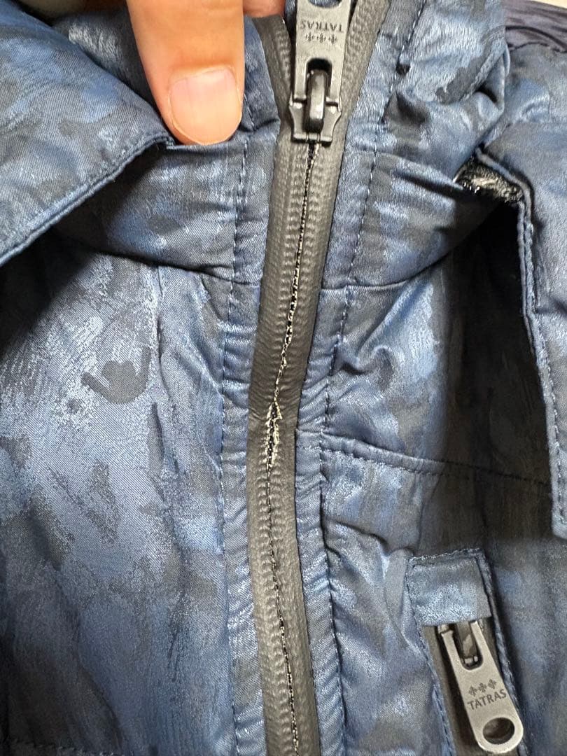 1974様用TATRAS ネイビー フード付きダウンベスト