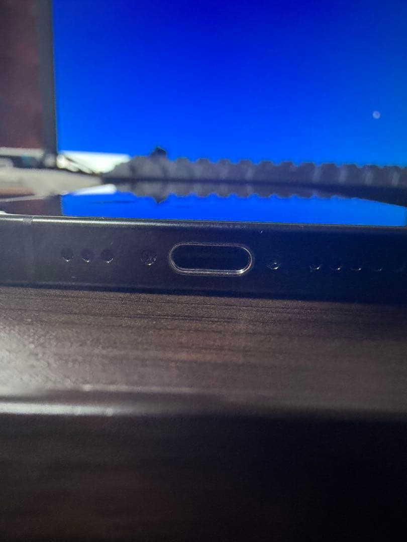 シ*ナ様 Apple iPhone 16 Pro 本体 充電ケーブル　画面保護シ