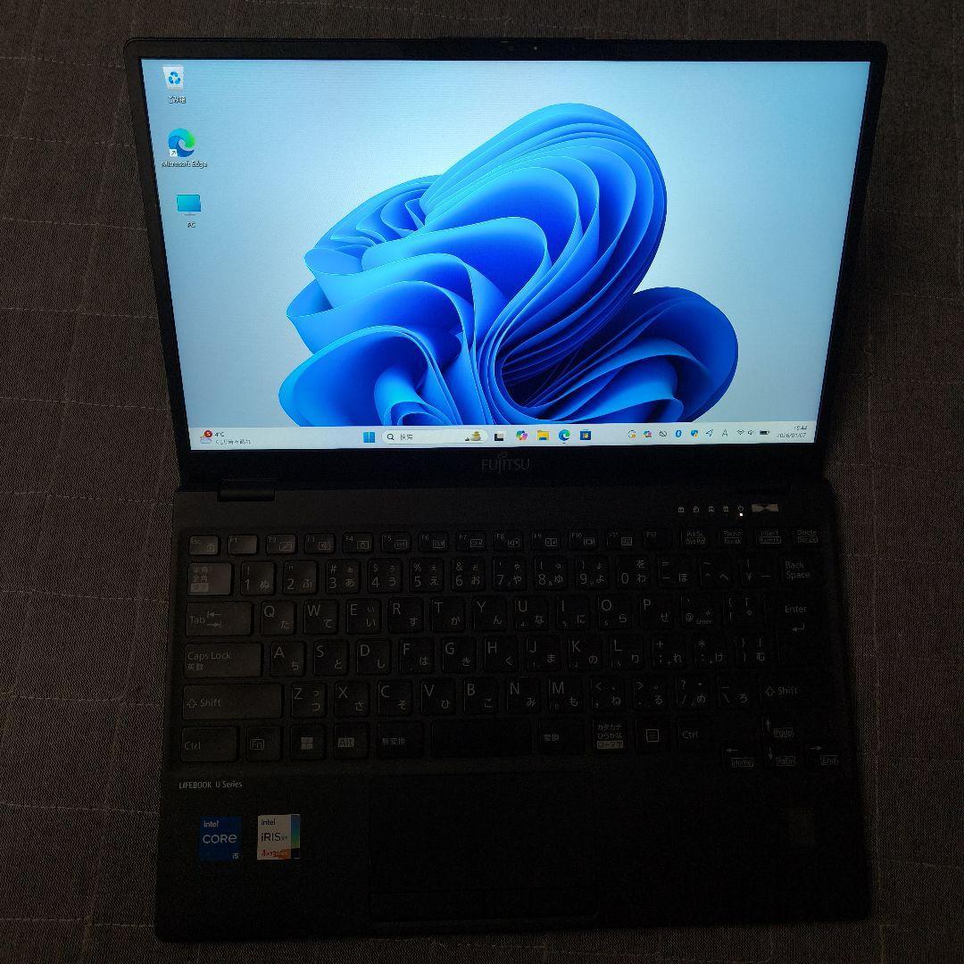 日本製 Fujitsu 美品 12世代 i5 8GB SSD512GB 超軽量
