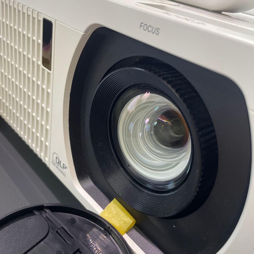 HITACHI LP-WU6500 日立 業務用　プロジェクター本体