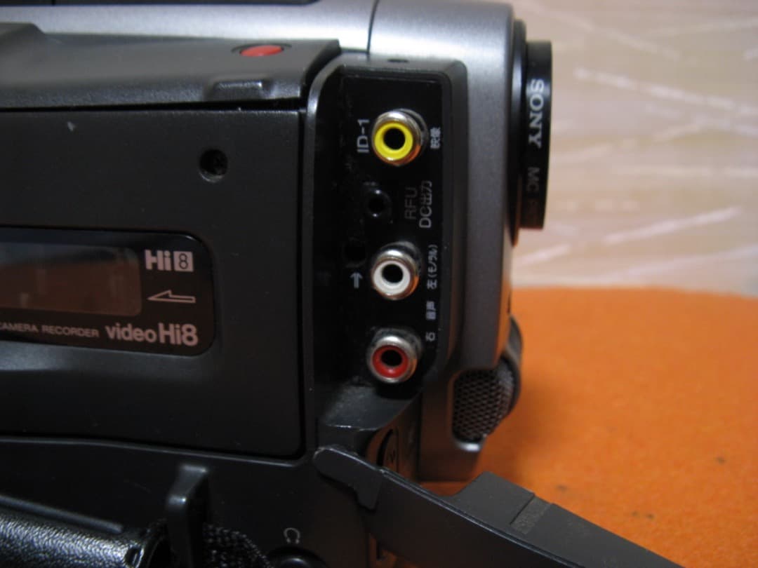 動作OK❗️☆SONYの液晶Hi8/8ミリビデオカメラ・CCD-TRV90
