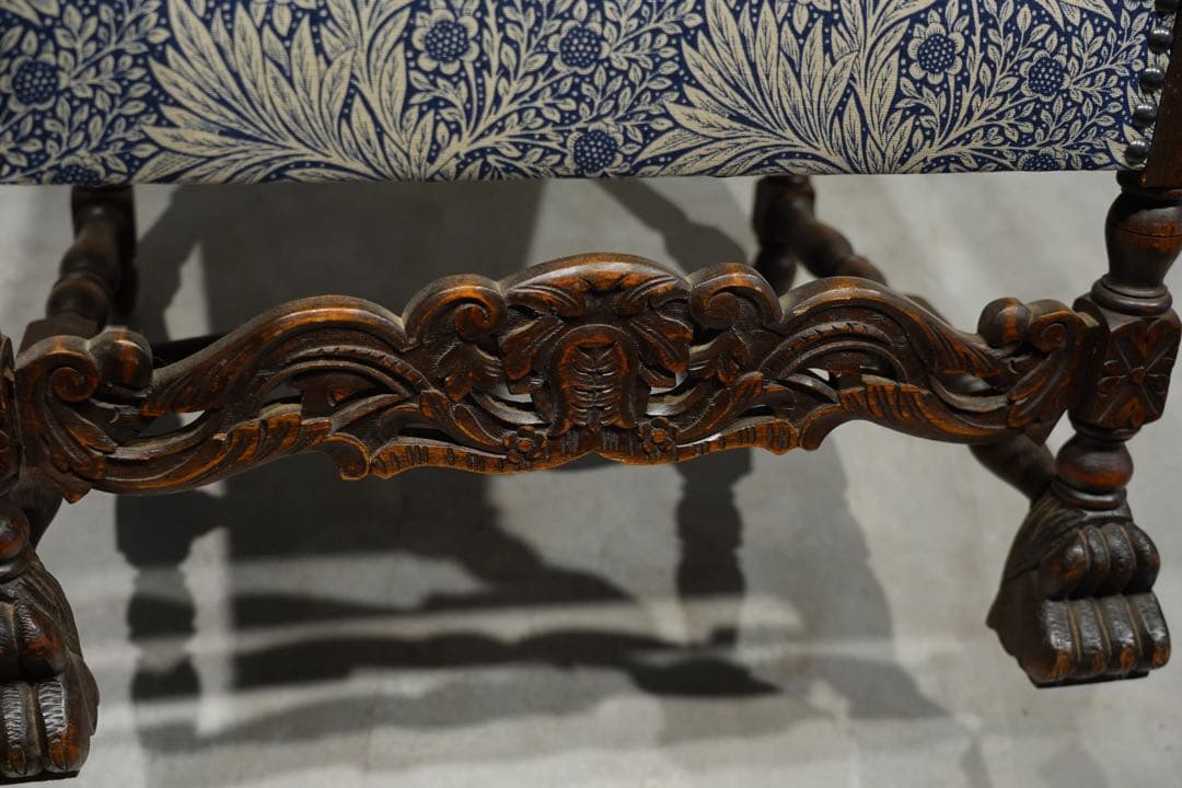 イギリスアンティーク アームチェア ジャコビアン様式　動物脚　張替済　ソファ