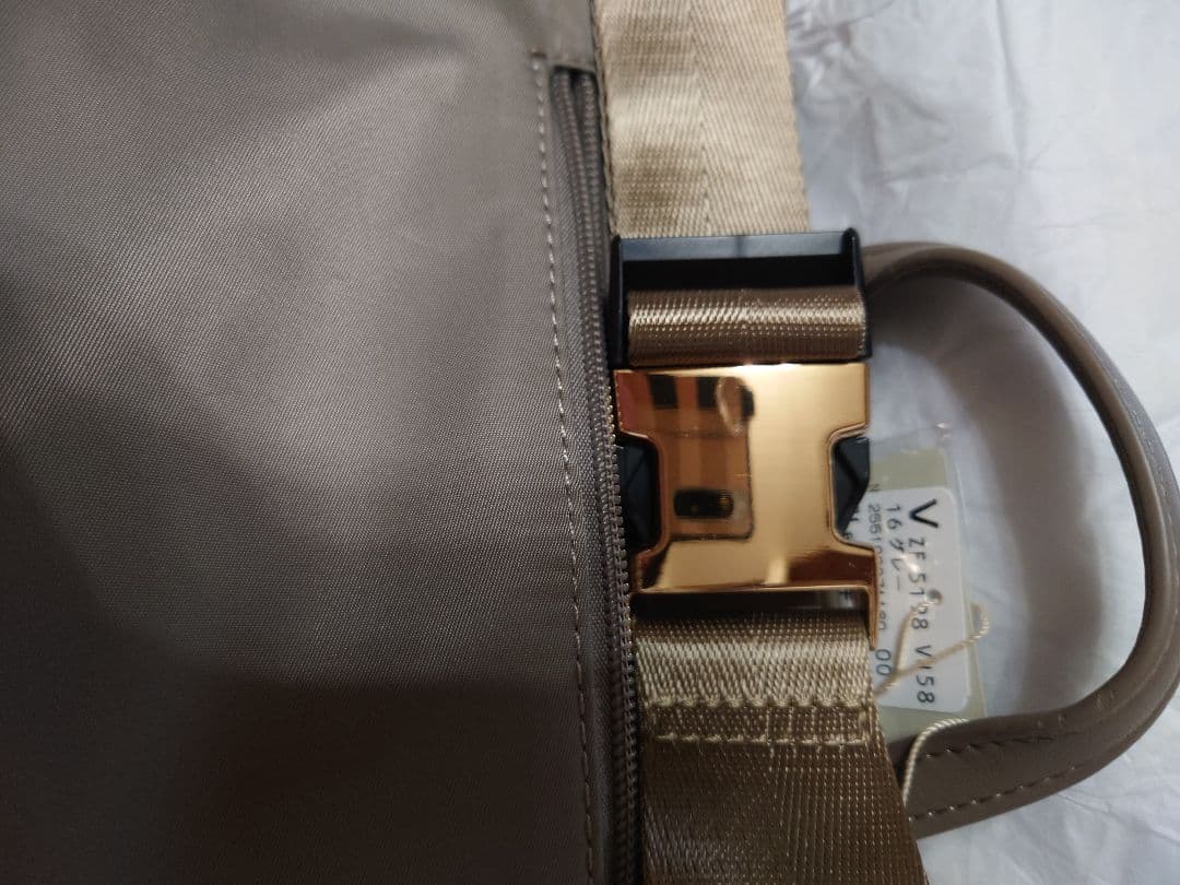 新品タグ付き ペシンシャ ポケットデザイン ショルダーバッグ グレー