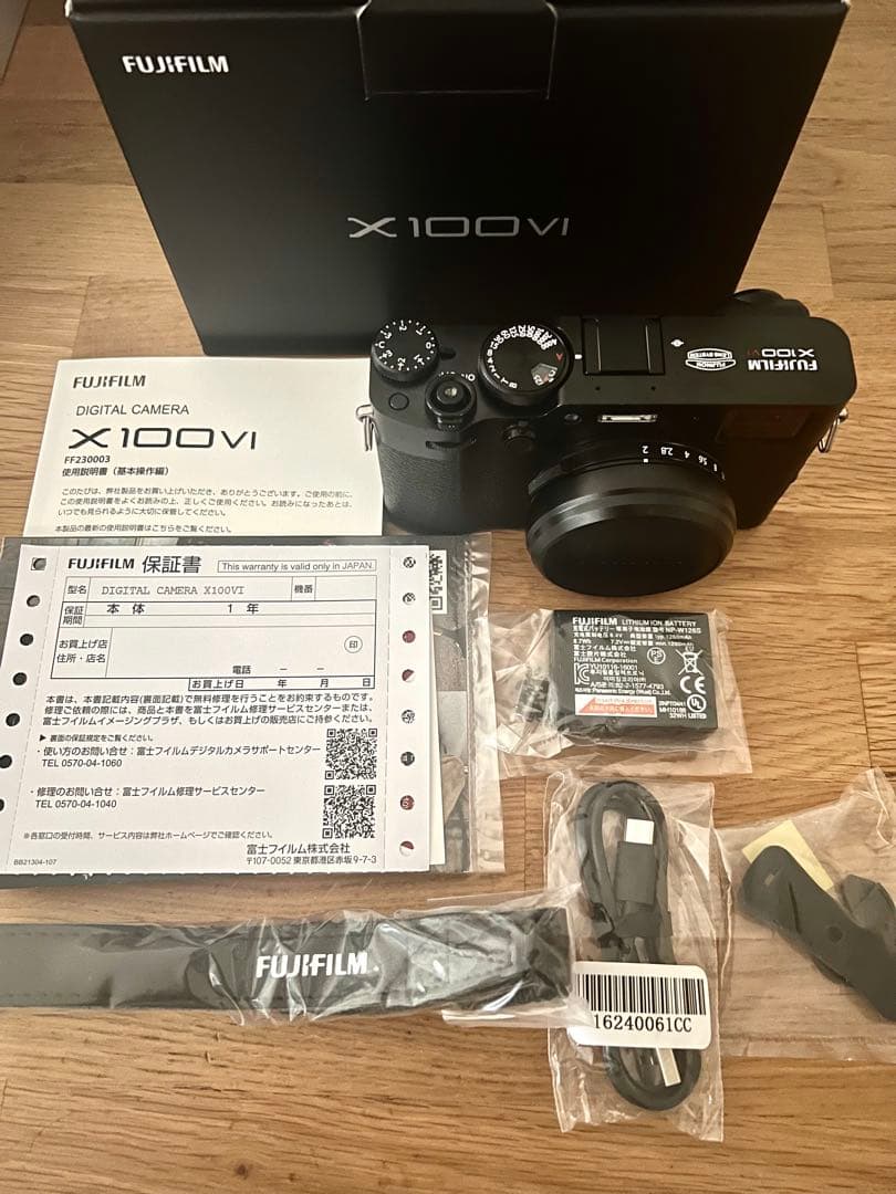 美品 FUJIFILM X100vi ブラック　富士フィルム　富士フイルム