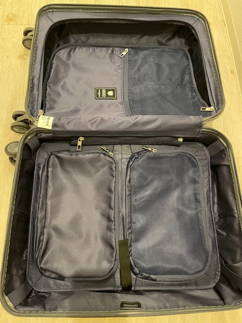 Samsonite│レヴァック スピナー 57 マットシルバー