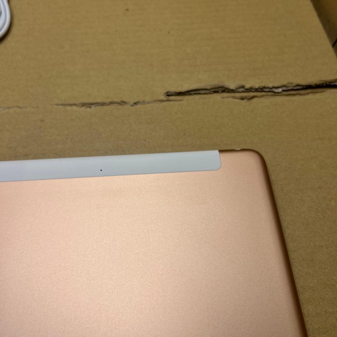 iPad (第８世代) Wi-Fi + Cellular 32GB ゴールド