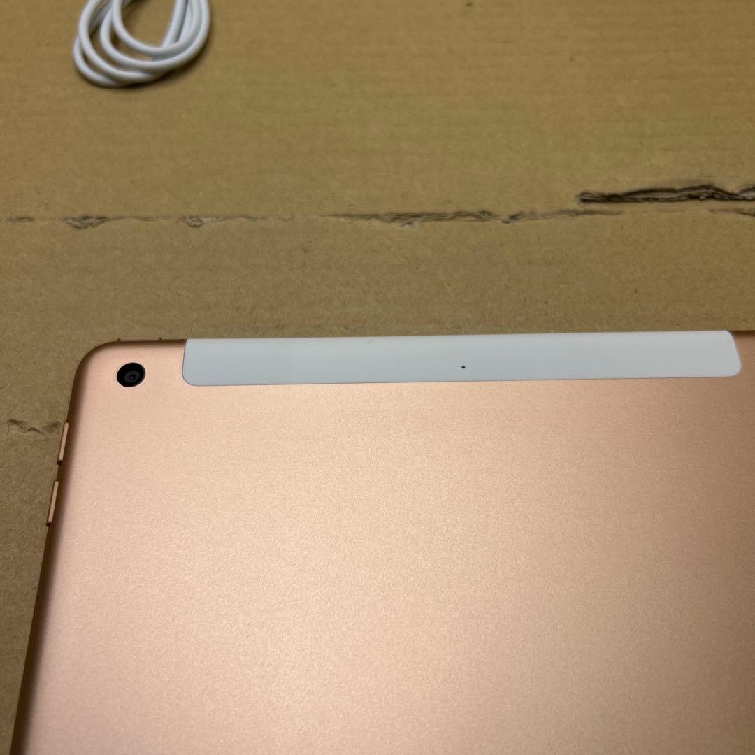 iPad (第８世代) Wi-Fi + Cellular 32GB ゴールド