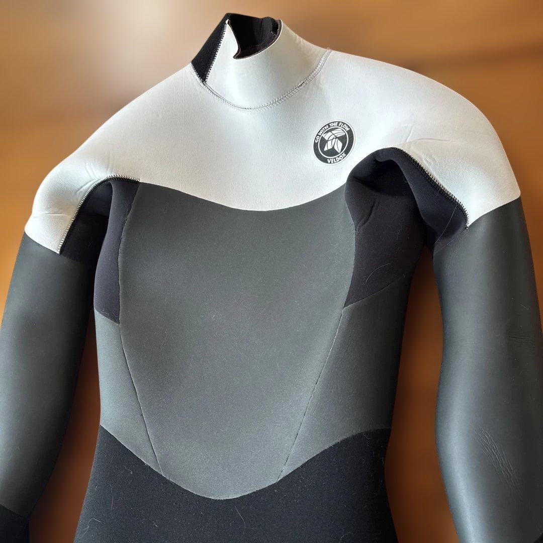 オーダーほぼ新品　セミドライスーツ ブラック・ホワイト