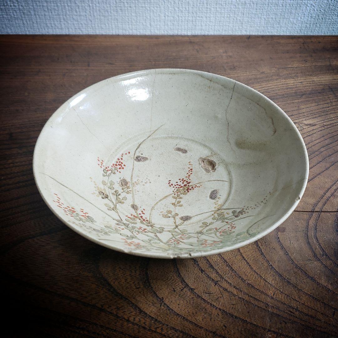 茶碗　平茶碗　盛皿　茶道具　茶器　抹茶碗　草花文様　ろくろ目