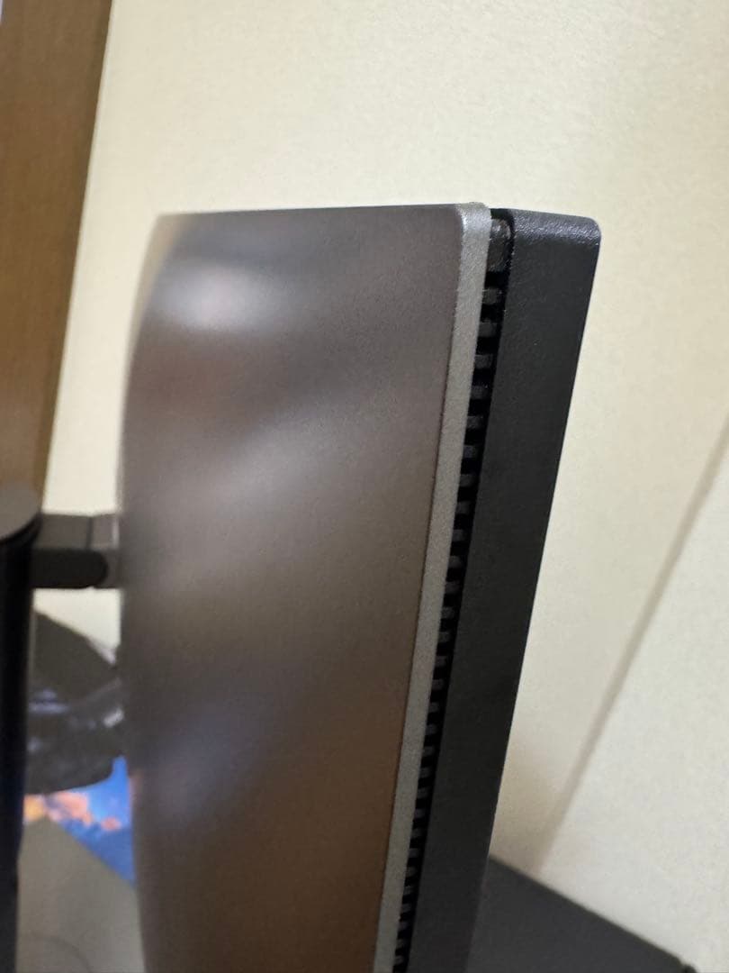 Dell (デル) U2720QM 27インチ 4K モニター　ジャンク