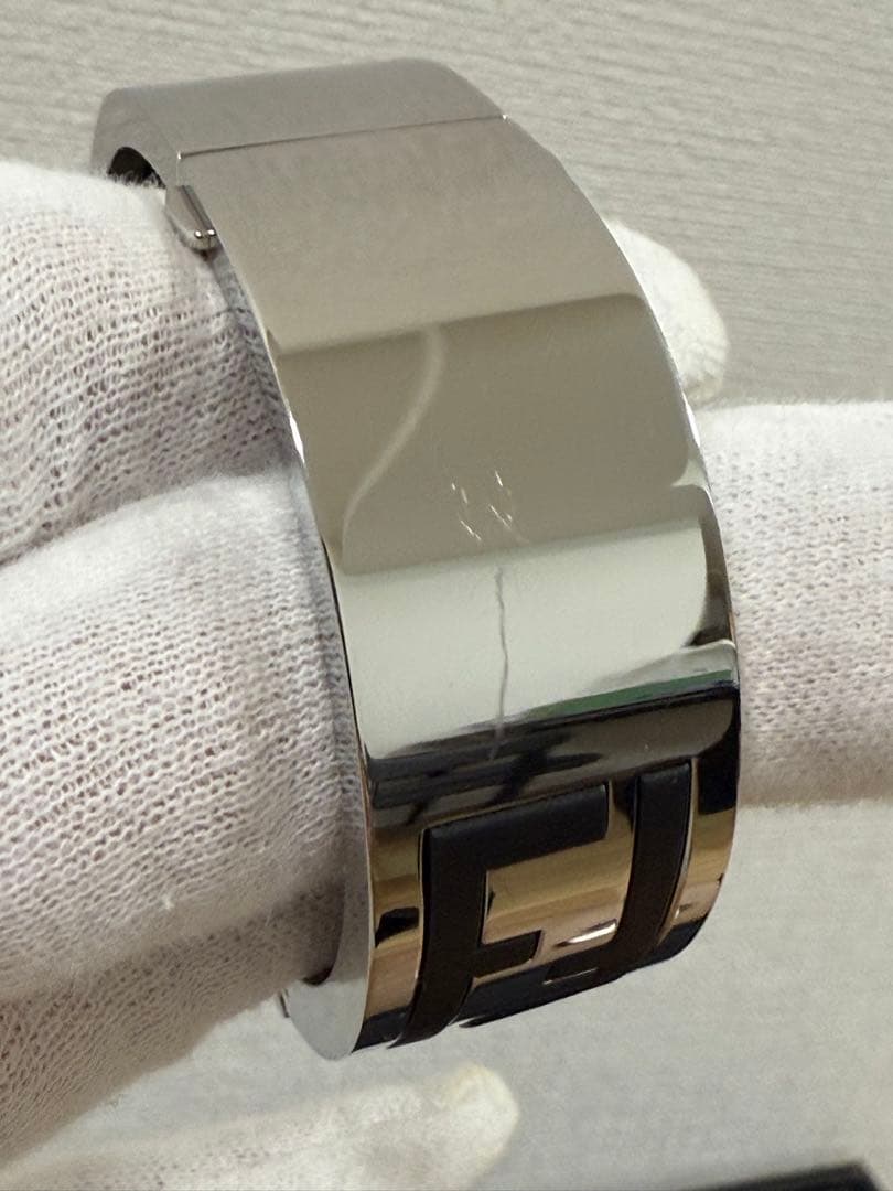 FENDI 腕時計 シルバー ブラック