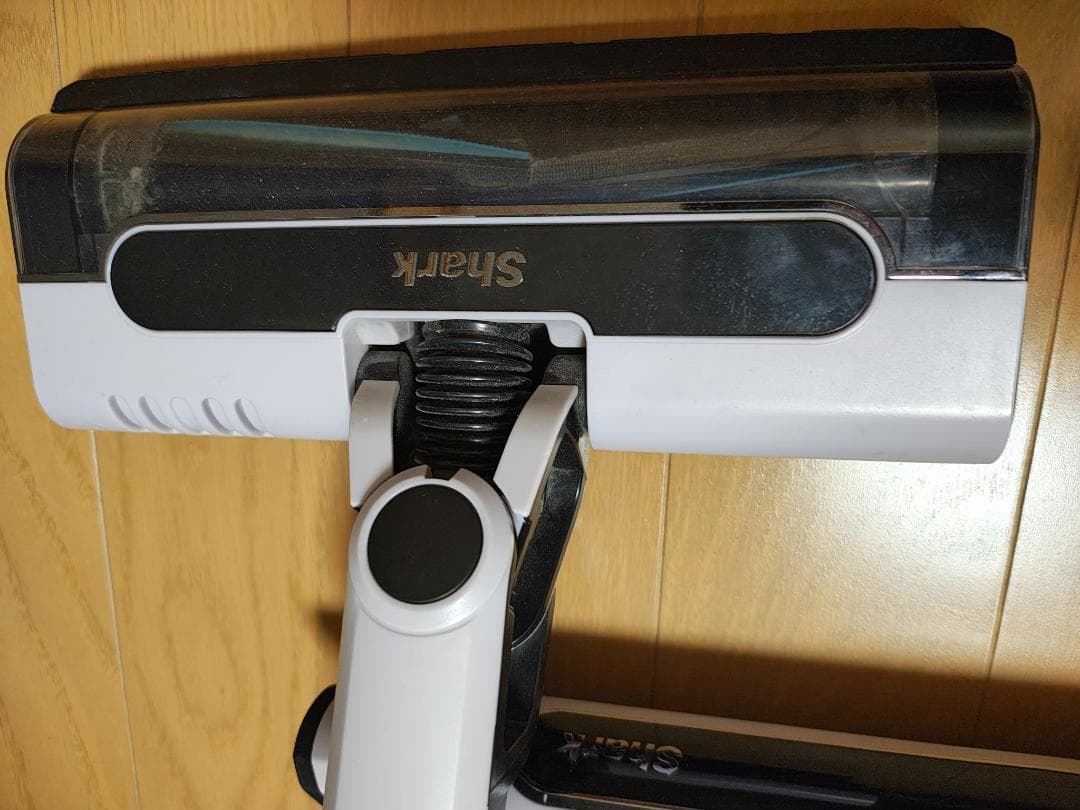 シャーク★コードレスクリーナー★CS300JWH★バッテリー新品と同等★