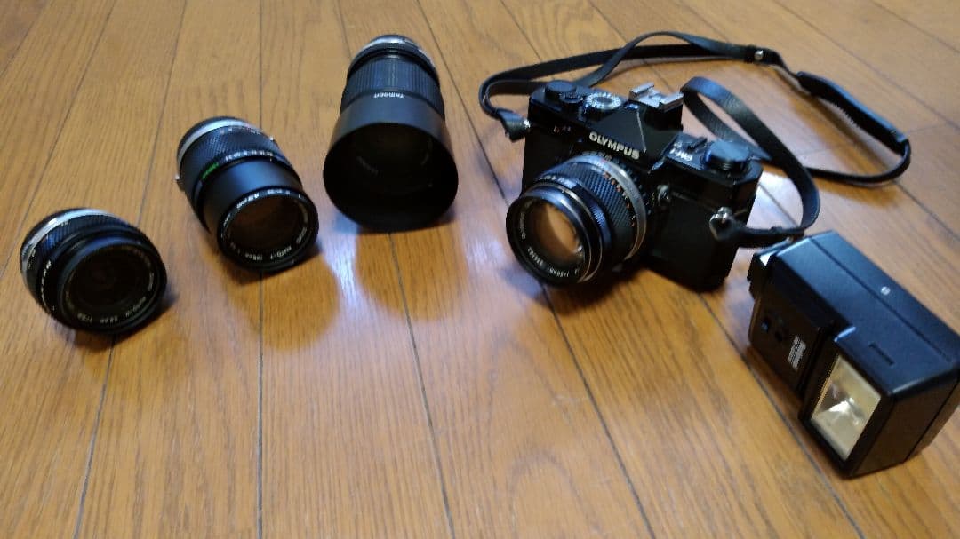 一眼レフカメラ　本体、望遠レンズ、広角レンズ、一式