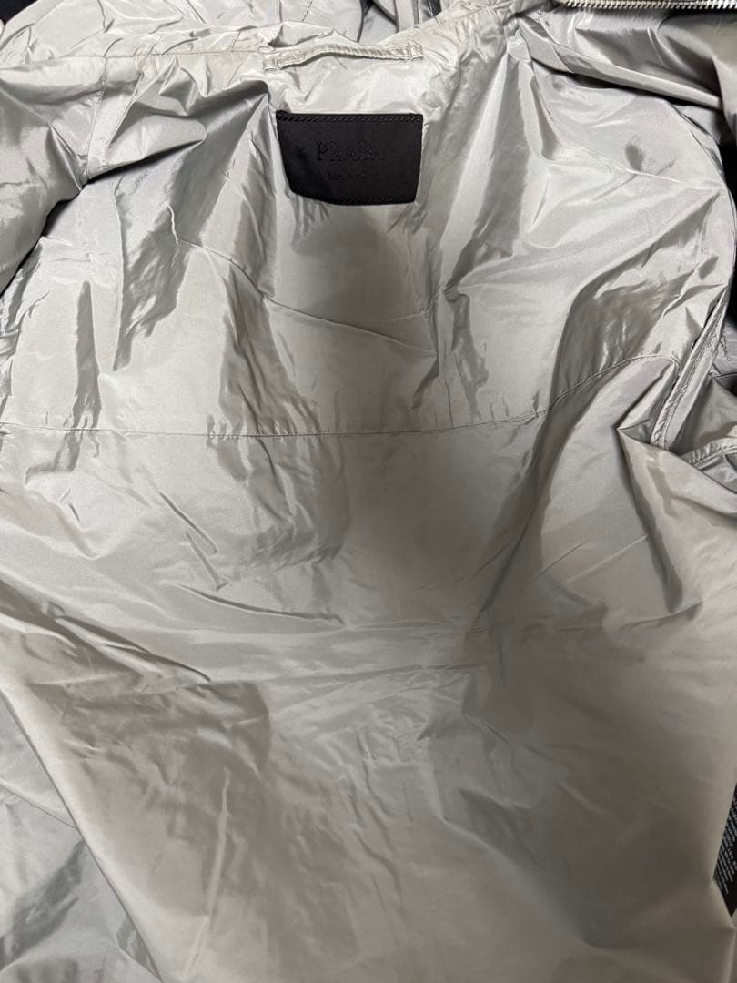 PRADA グレー フード付き ナイロンジャケット『週末三日間限定セール』