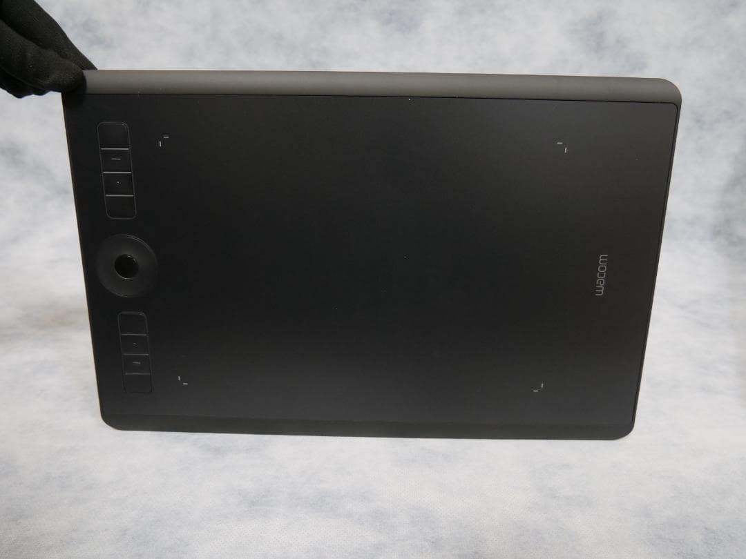 ワコム製ペンタブレット Intuos Pro Medium PTH-660/K0