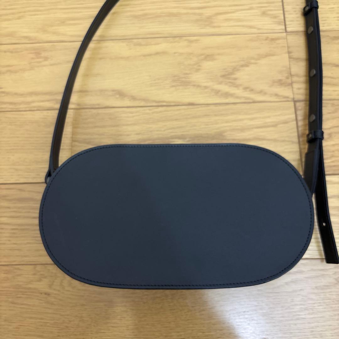 【美品】土屋鞄　ブラックヌメ オーバルショルダーバッグ ブラック