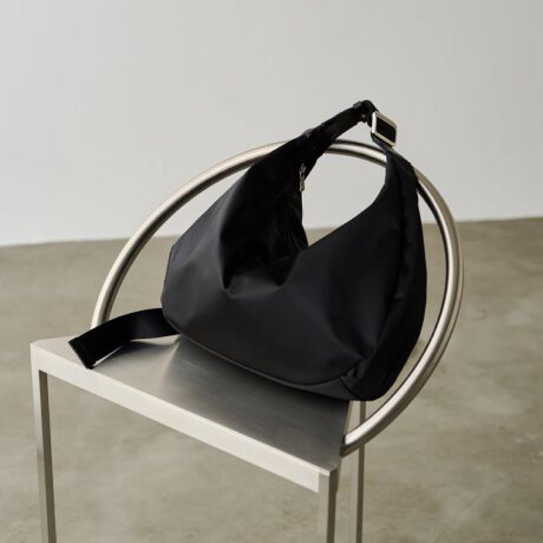 新品ラシット今期 A4入るラウンドビッグショルダーバッグ