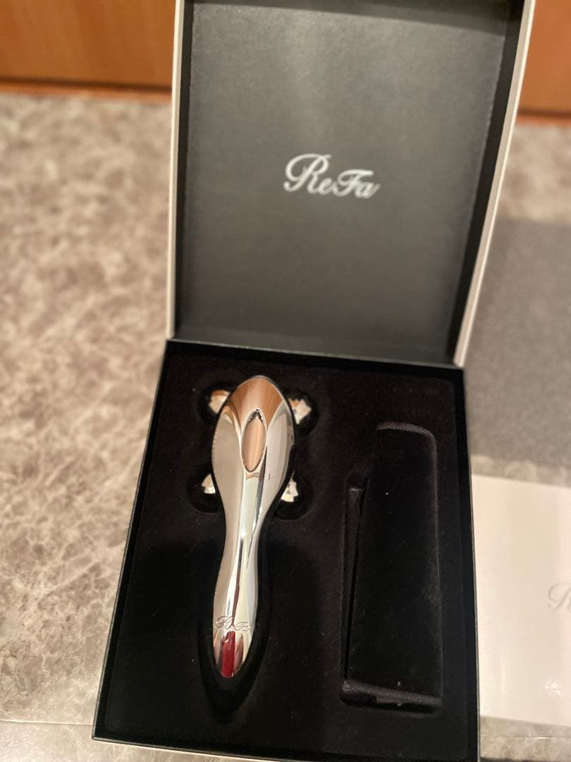 リファ/人気モデル/フォーカラット/美顔/美ボディ/箱、説明保証書、カード付き