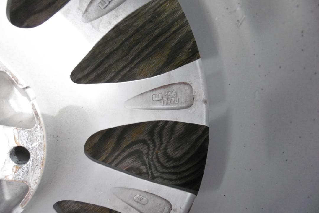 スタッドレスタイヤ　送料込 ４本セット エクストレイル等