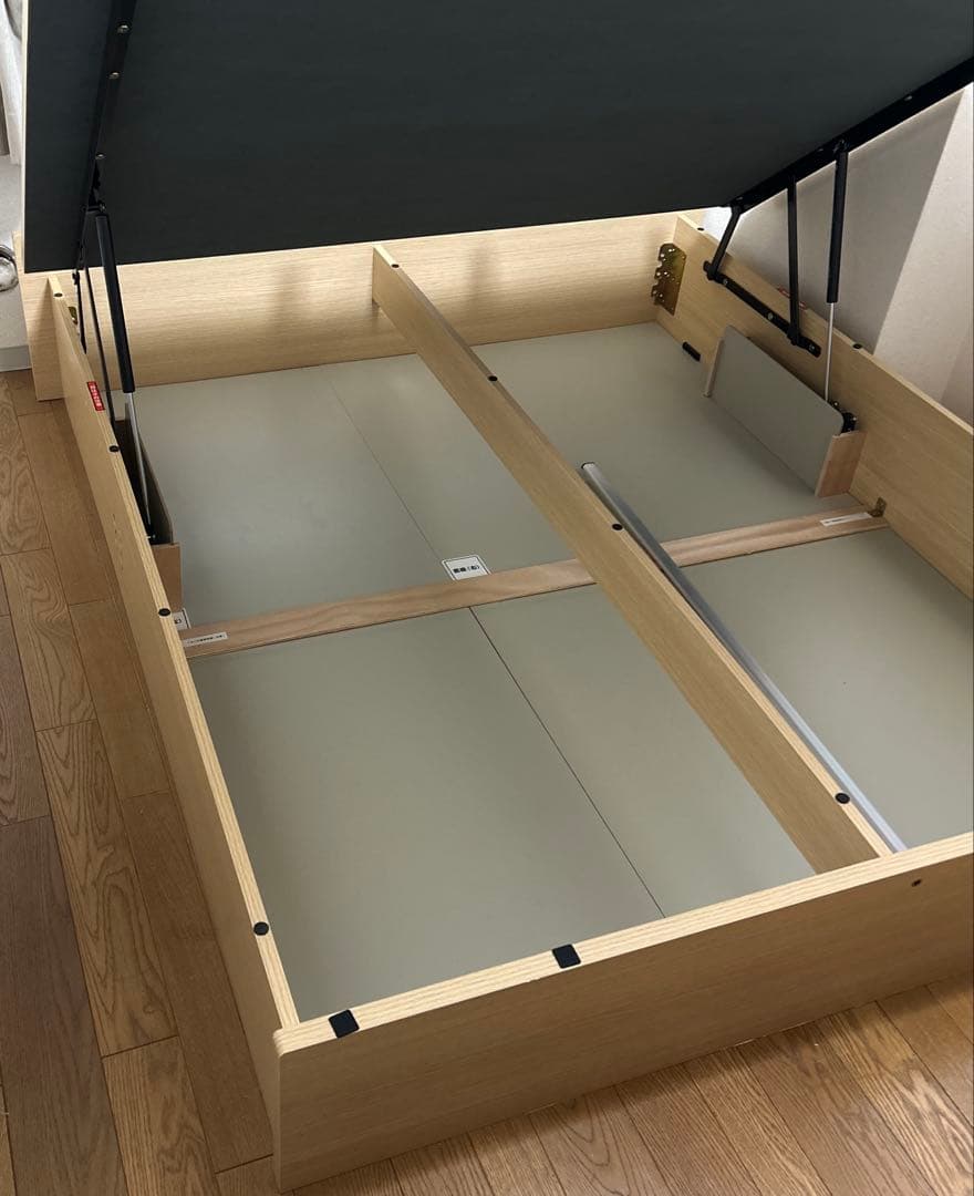 【送料込】クイーンサイズ ベッドフレーム 収納付き 油圧跳ね上げ式 木製
