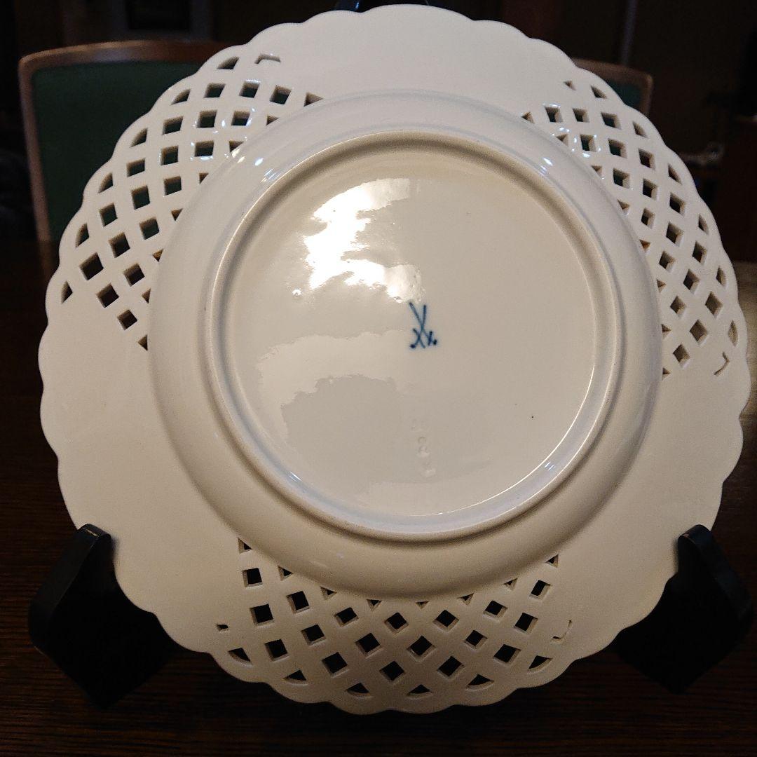 マイセン24㎝花束と昆虫の手描きが美しい金彩透かし皿・アンテイク・ボタン双剣