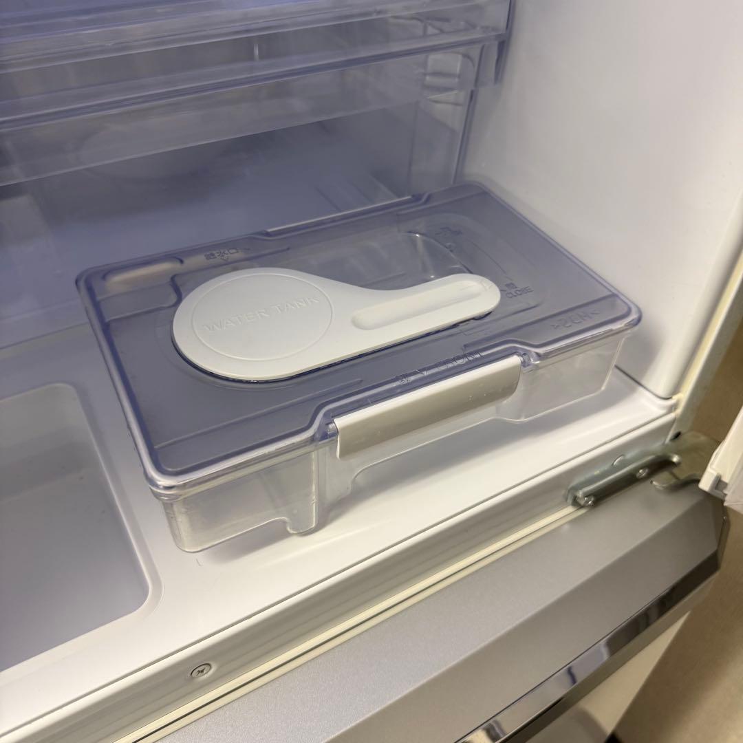 三菱ノンフロン冷凍冷蔵庫　MR-C34C-W 形2017年製